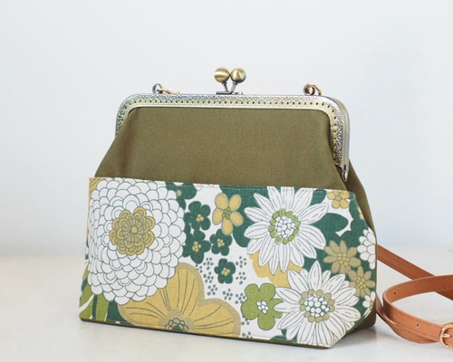 カーキのレトロな花柄がま口ショルダーバッグ がま口バッグ がまぐち