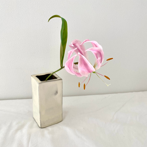 樹脂粘土のグロリオサ＊クレイフラワー＊一輪挿し アート