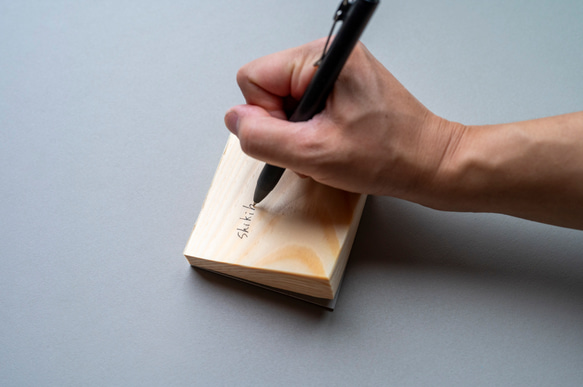 【日本／信州アカマツ】木のブロックメモ 5枚目の画像