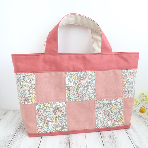 たっぷり入る帆布トートバッグ リバティ花柄×ローズピンク パッチ 