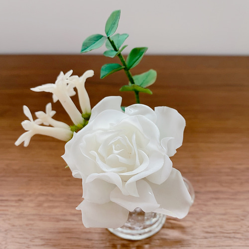 クレイフラワー＊樹脂粘土のホワイトローズ・マダガスカルジャスミン