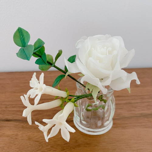 クレイフラワー＊樹脂粘土のホワイトローズ・マダガスカルジャスミン