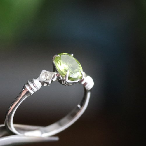 agete 緑色の石 シルバーリング 天然ペリドット0.82カラットのシルバーリング シルバー925 指輪