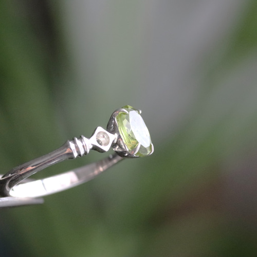 天然ペリドット0.82カラットのシルバーリング シルバー925 指輪