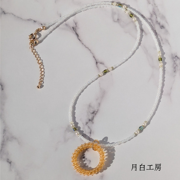 NO.113 ビーズフープのペンダントトップ付き ビーズネックレス