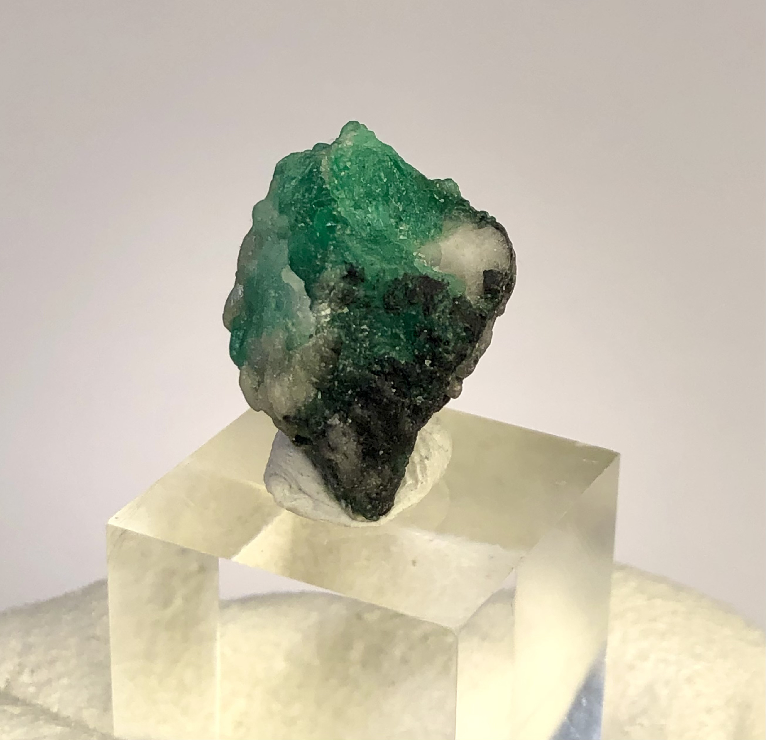 コロンビア産エメラルド 【一点物】 原石 鉱物 天然石 (No.1630)