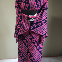 未着用！有松鳴海絞り＊モダンひし形＊居敷当て付き＊ゆかた＊１６０ｃｍ＊裄６９ long＊night garden＊有松鳴海絞り浴衣 ブラック 黒 花 A741