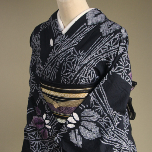 ◇現代 有松鳴海絞 浴衣◇【黒紫】麻にあやめが凛とした雰囲気 ◇現代 有松鳴海絞 浴衣◇【黒紫】麻にあやめが凛とした雰囲気
