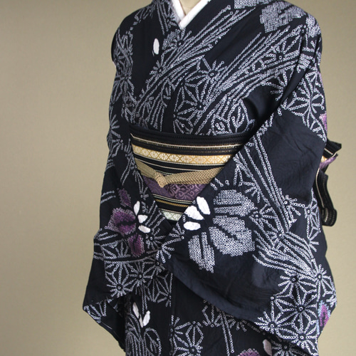 ◇現代 有松鳴海絞 浴衣◇【黒紫】麻にあやめが凛とした雰囲気 ◇現代 有松鳴海絞 浴衣◇【黒紫】麻にあやめが凛とした雰囲気