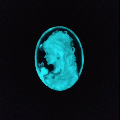 真珠を身に纏う美しき女性 カメオ風ペンダントトップ(ネックレス