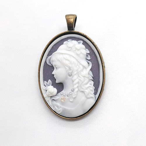 真珠を身に纏う美しき女性 カメオ風ペンダントトップ(ネックレス