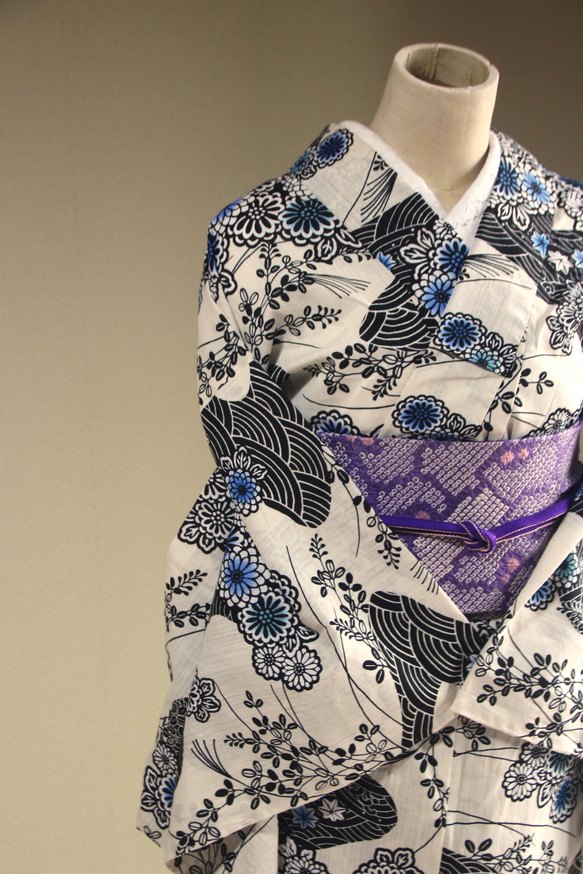 木綿浴衣　変わり織薄いアイボリー地　内側から滲む版画のような草花模様が大人の色香　お袖長めトールサイズ　裄69ｃｍ　木綿 8枚目の画像