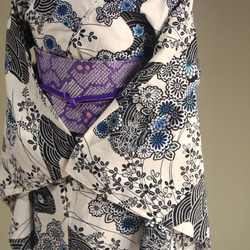 木綿浴衣　変わり織薄いアイボリー地　内側から滲む版画のような草花模様が大人の色香　お袖長めトールサイズ　裄69ｃｍ　木綿 12枚目の画像