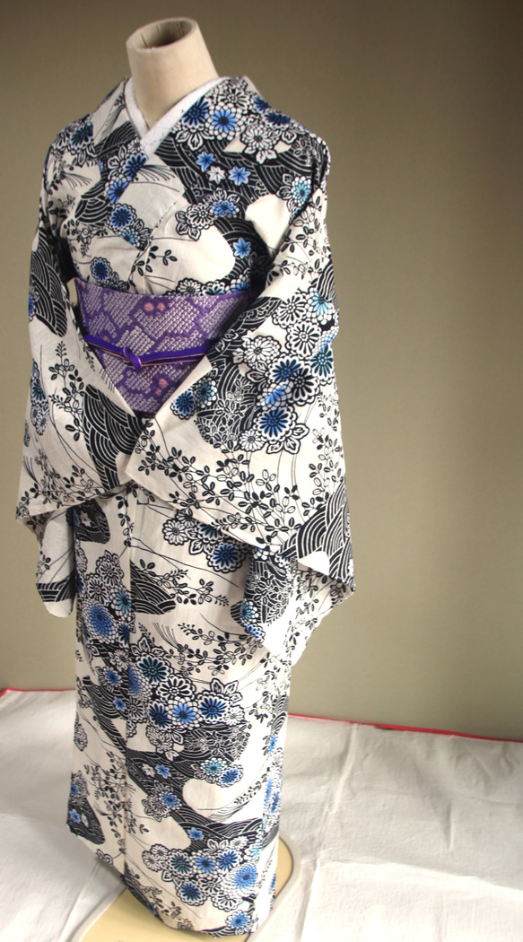 木綿浴衣　変わり織薄いアイボリー地　内側から滲む版画のような草花模様が大人の色香　お袖長めトールサイズ　裄69ｃｍ　木綿 10枚目の画像