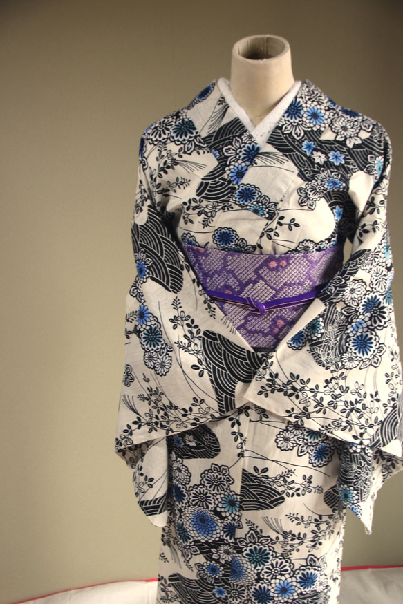 木綿浴衣　変わり織薄いアイボリー地　内側から滲む版画のような草花模様が大人の色香　お袖長めトールサイズ　裄69ｃｍ　木綿 17枚目の画像