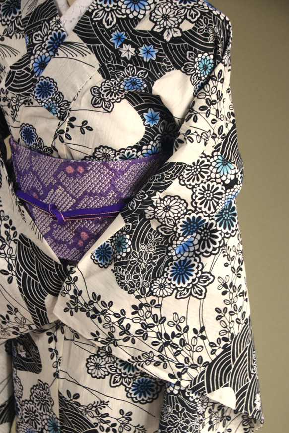 木綿浴衣　変わり織薄いアイボリー地　内側から滲む版画のような草花模様が大人の色香　お袖長めトールサイズ　裄69ｃｍ　木綿 15枚目の画像