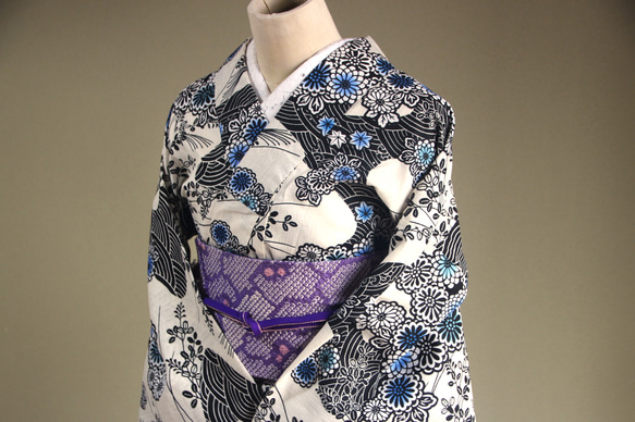 木綿浴衣　変わり織薄いアイボリー地　内側から滲む版画のような草花模様が大人の色香　お袖長めトールサイズ　裄69ｃｍ　木綿 11枚目の画像