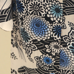 木綿浴衣　変わり織薄いアイボリー地　内側から滲む版画のような草花模様が大人の色香　お袖長めトールサイズ　裄69ｃｍ　木綿 7枚目の画像