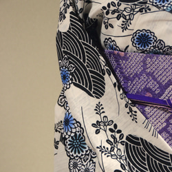 木綿浴衣　変わり織薄いアイボリー地　内側から滲む版画のような草花模様が大人の色香　お袖長めトールサイズ　裄69ｃｍ　木綿 3枚目の画像