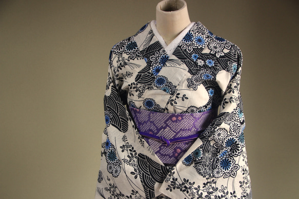 木綿浴衣　変わり織薄いアイボリー地　内側から滲む版画のような草花模様が大人の色香　お袖長めトールサイズ　裄69ｃｍ　木綿 2枚目の画像