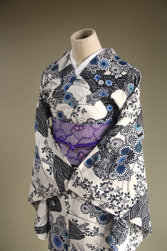 木綿浴衣　変わり織薄いアイボリー地　内側から滲む版画のような草花模様が大人の色香　お袖長めトールサイズ　裄69ｃｍ　木綿 9枚目の画像