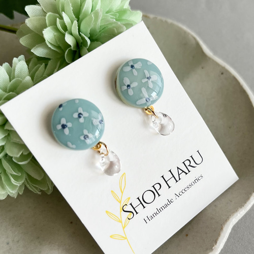 唯一無二 小花模様 大人可愛い レジンピアス くすみカラー 青 ピアス  