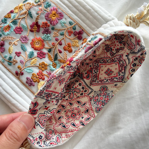 519»◤完売◢ まんまる巾着ポーチ⸜ ෆ ⸝‍インド刺繍リボン
