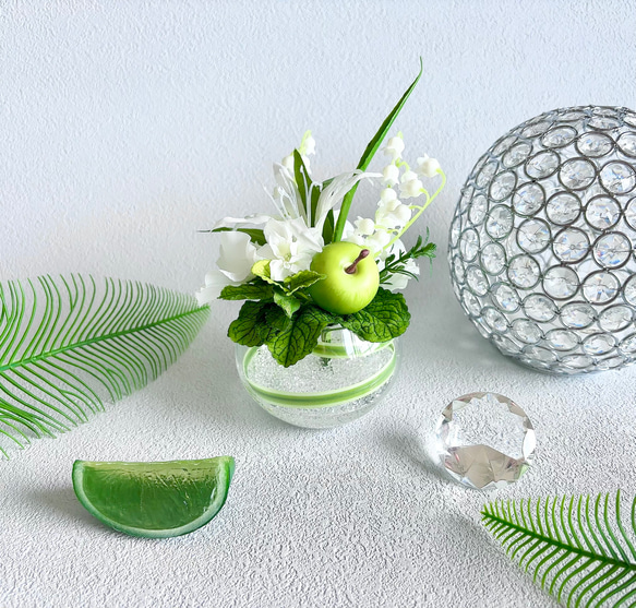 スズランと青リンゴのアレンジメント（アーティフィシャルフラワー