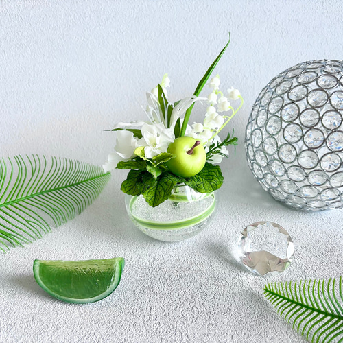 スズランと青リンゴのアレンジメント（アーティフィシャルフラワー