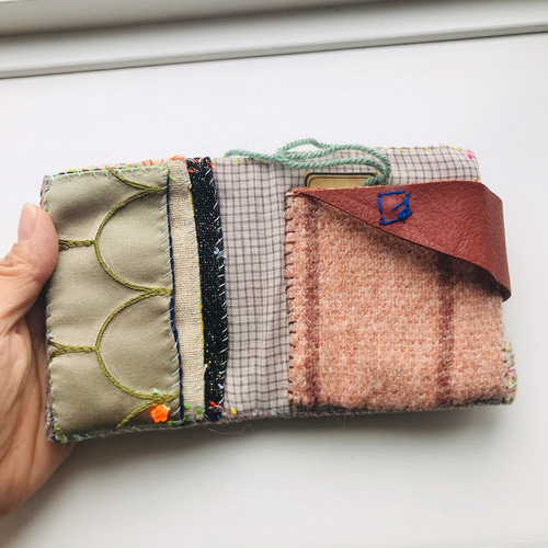 財布 布財布 ハンドメイド 手縫い 刺繍 パッチワーク 二つ折り