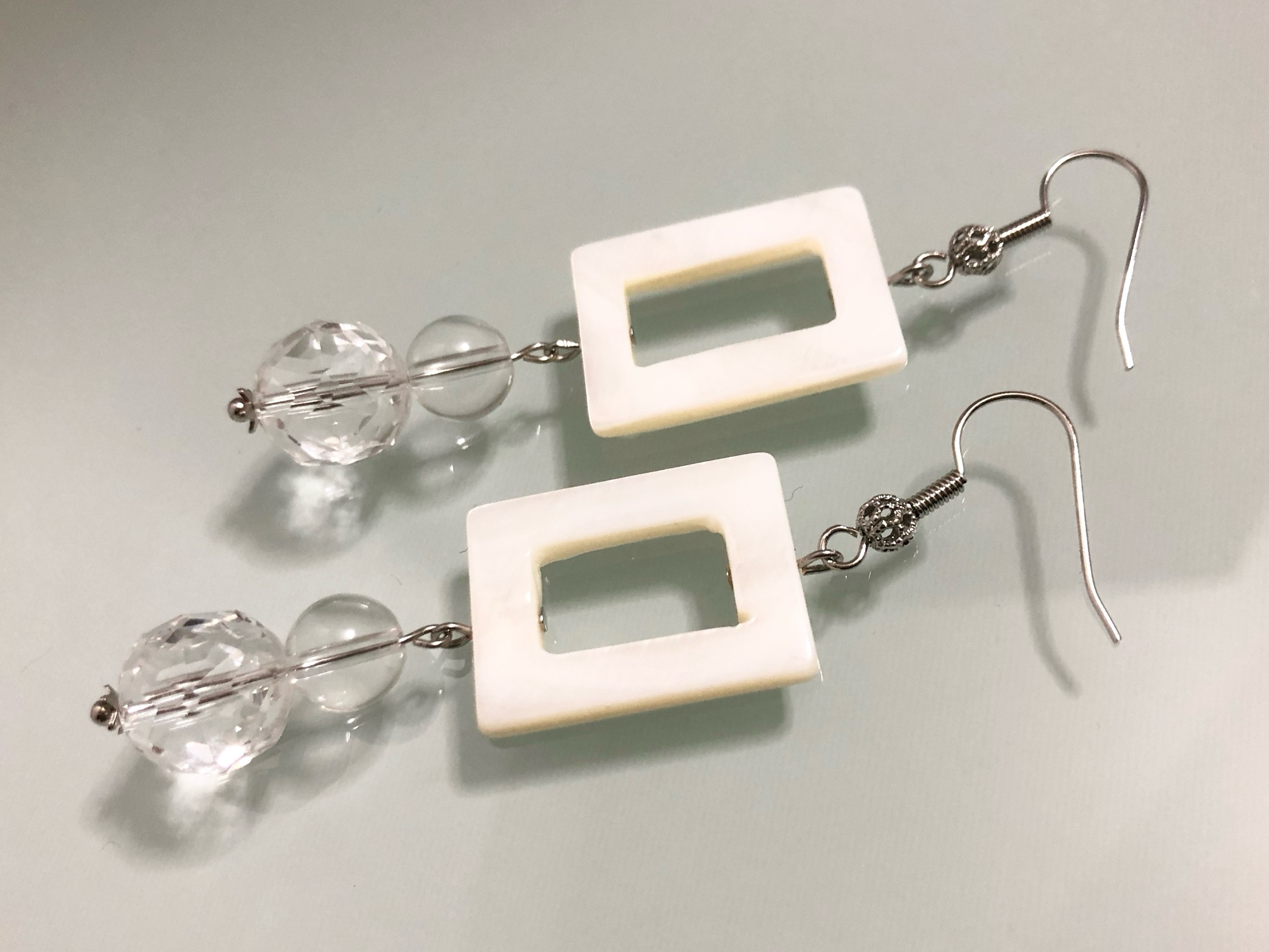 スクエアシェル＆クォーツのピアス