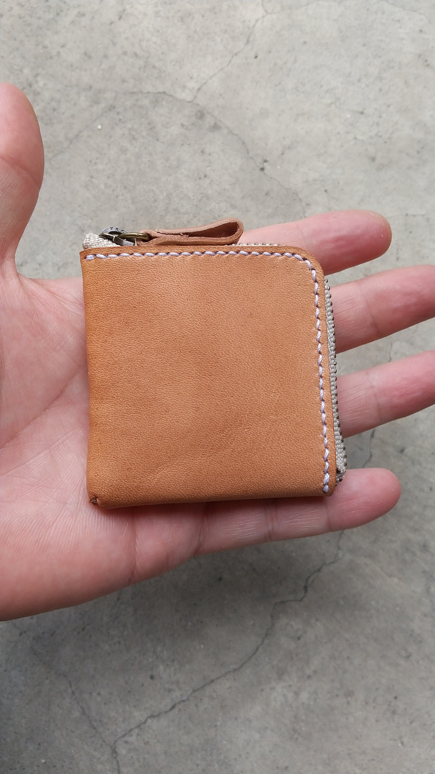 ハンドメイド】エイジングで飴色に育つ上質なヌメ革の小銭入れ