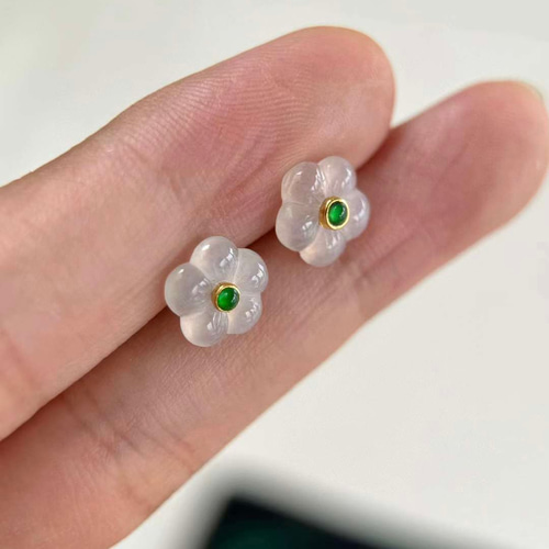 A貨 天然 翡翠 ヒスイ 本ヒスイ お花 ピアス k18 ピアス（スタッド・一