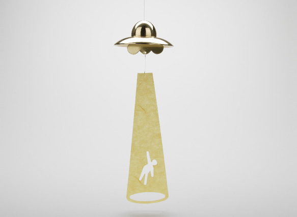 UFO風鈴：真鍮 オブジェ 風鈴 UFO 能作 伝統工芸 宇宙 ユニーク 夏のギフト お中元 暑中見舞い 2枚目の画像