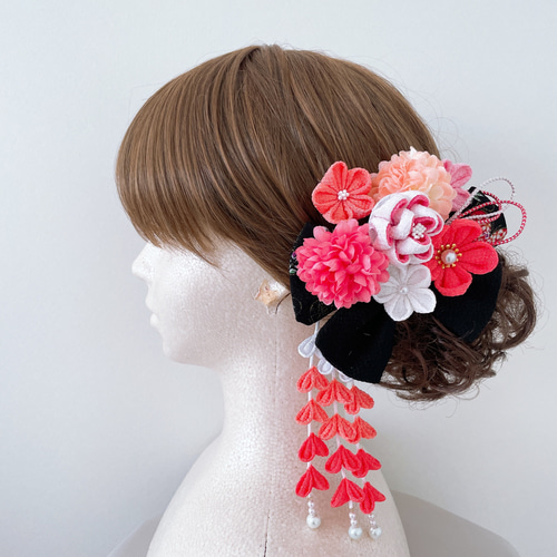 つまみ細工の髪飾り【黒リボンとピンク系】成人式 振袖 卒業式 袴 浴衣