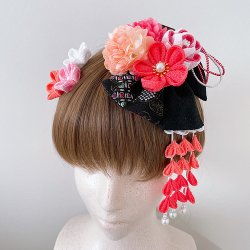 つまみ細工の髪飾り【黒リボンとピンク系】成人式 振袖 卒業式 袴 浴衣