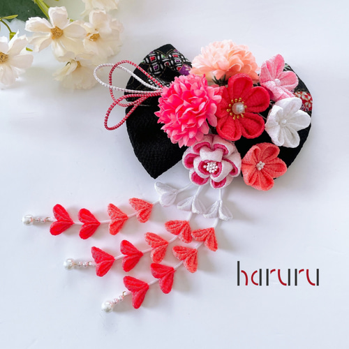 つまみ細工の髪飾り【黒リボンとピンク系】成人式 振袖 卒業式 袴 浴衣