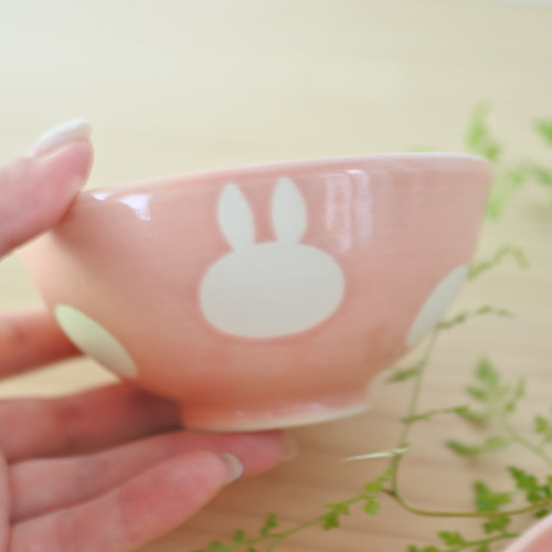 お茶碗小サイズ（桜ピンク）白うさぎ水玉【在庫有】 茶碗・めし碗 こめ