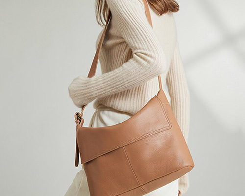 MCM キャメル レザー ショルダーバッグ美品 MCM ショルダーバッグ キャメル