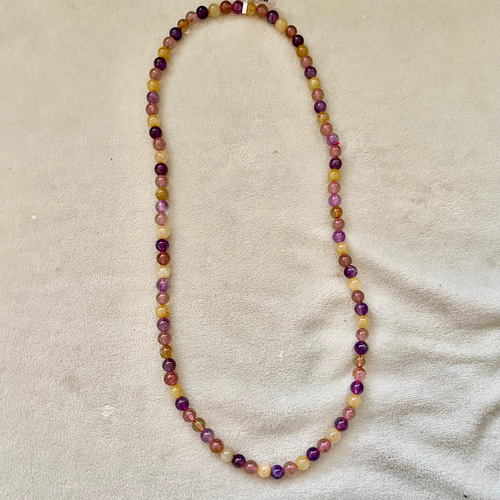 アメジスト、ストロベリークォーツ、ルチルクォーツの組合せ