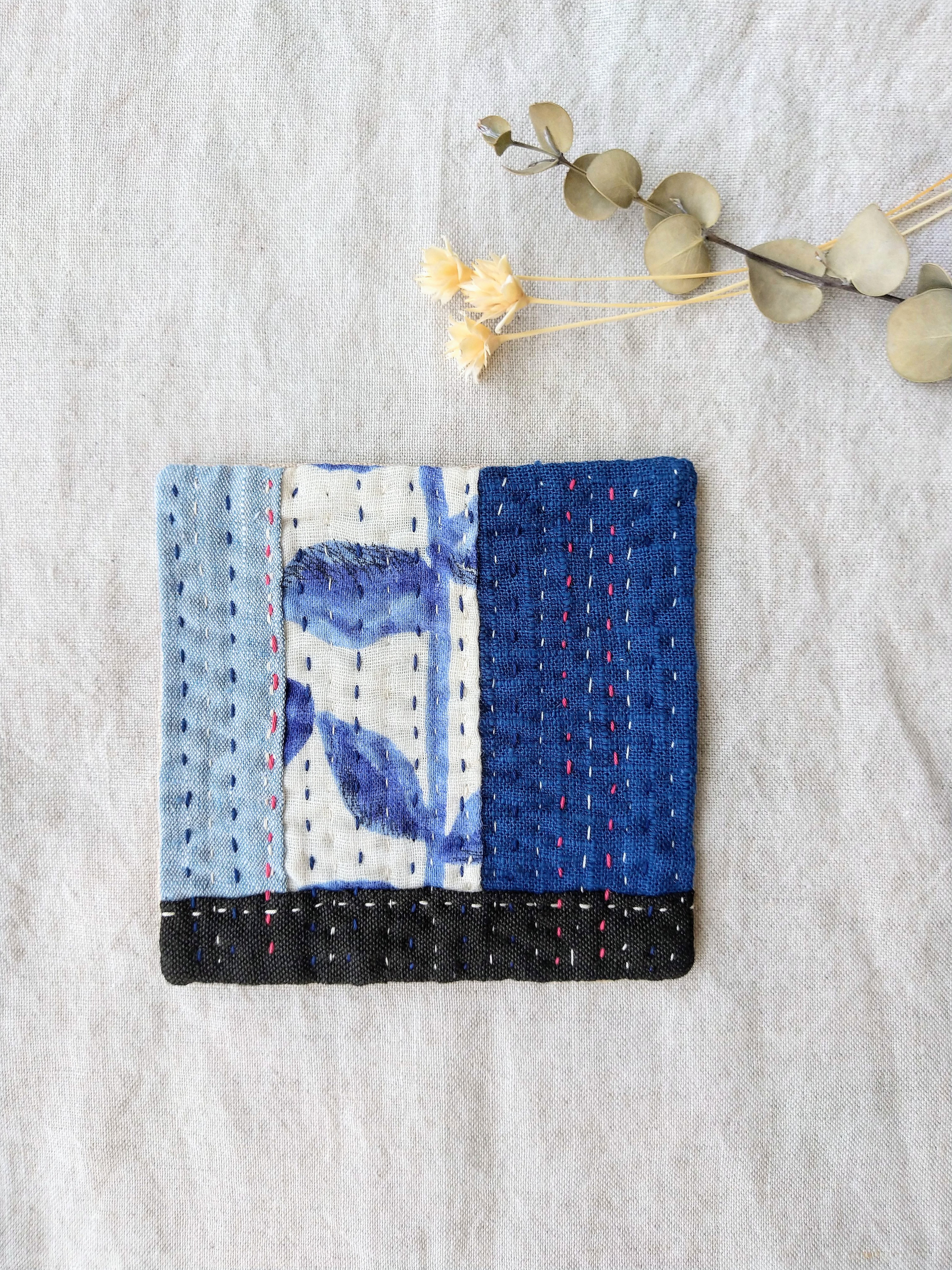 手刺繍入りハンドメイドコースター3枚セット　ハーフリネン 手刺繍入りハンドメイドコースター3枚セット ハーフリネン