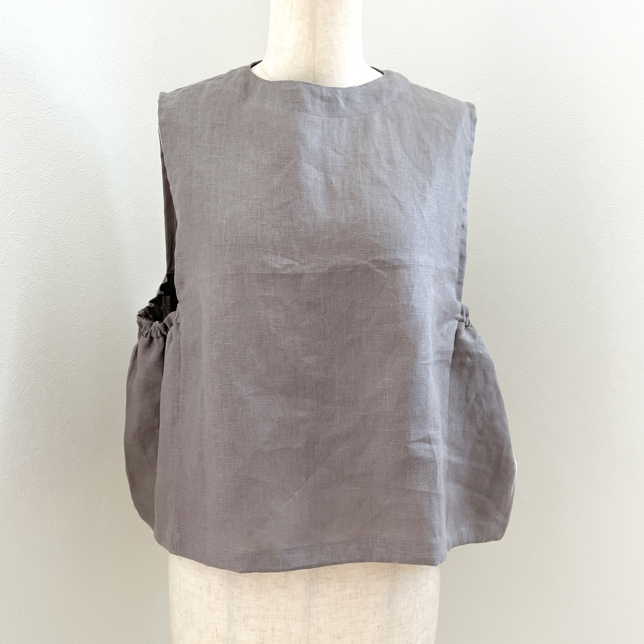 Linen side gather vest　Gray 5,250円