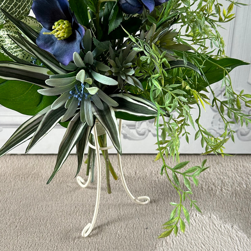アーティフィシャルグリーンのインテリアブーケ。花材は全てアーティ
