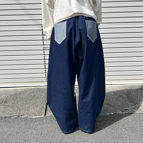 後ろポケットがいいアクセント♪デニムワイドカーブパンツ