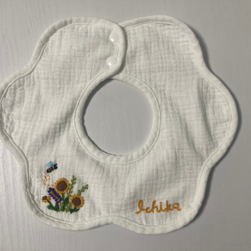 名入り 手刺繍 スタイ ［いちご］ スタイ・よだれかけ AriAri20