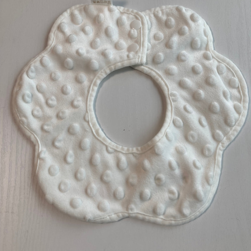 名入り 手刺繍 スタイ ［お花］ スタイ・よだれかけ AriAri20 通販