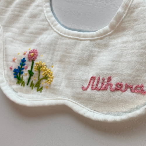 名入り 手刺繍 スタイ ［お花］ スタイ・よだれかけ AriAri20
