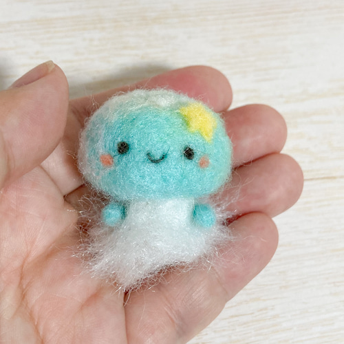 ♡虹色のゆめかわクラゲちゃん♡ゆめかわいい くらげ 海月 羊毛