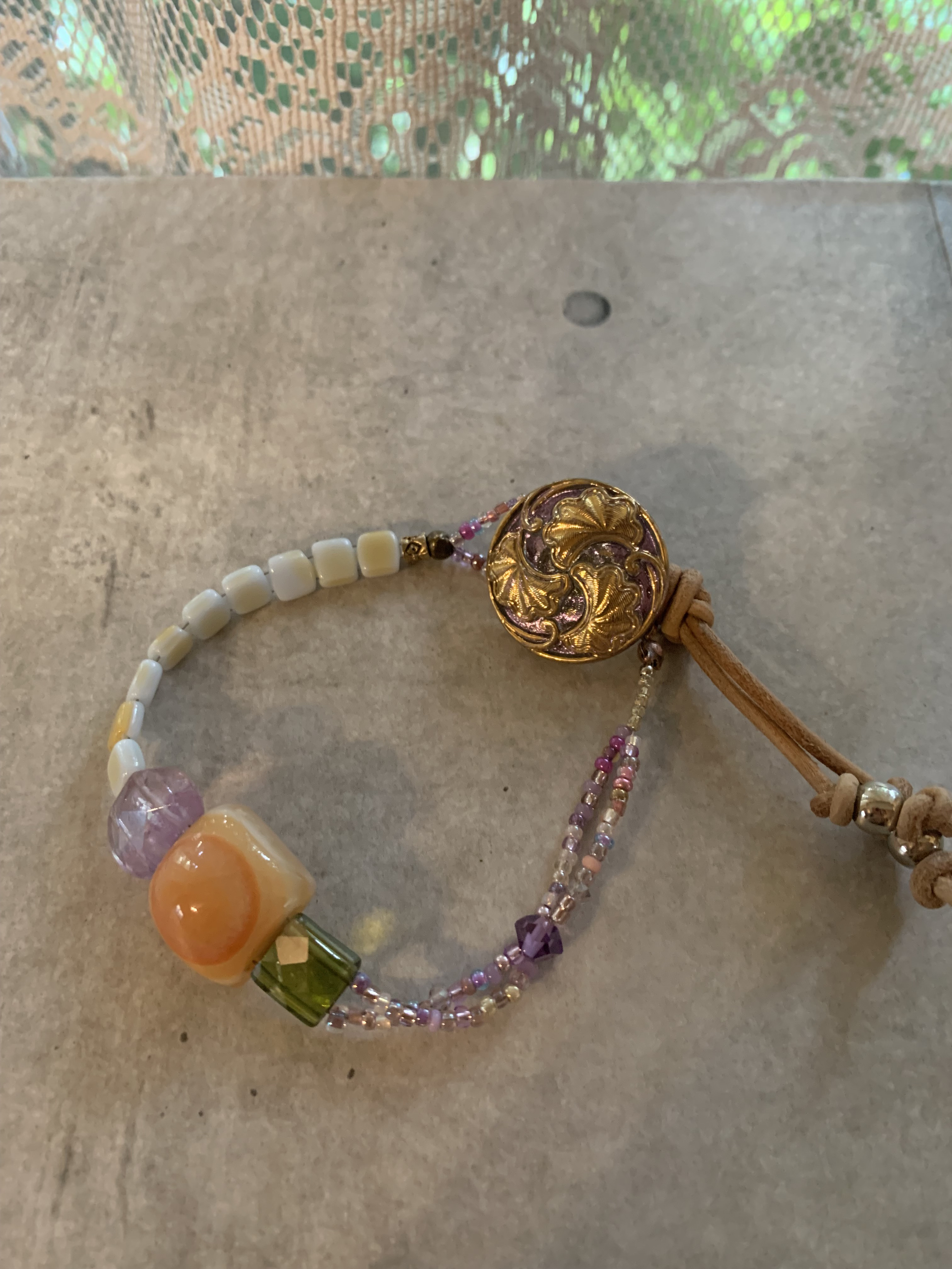 オレンジ天眼石とアンティークビーズのブレスレット