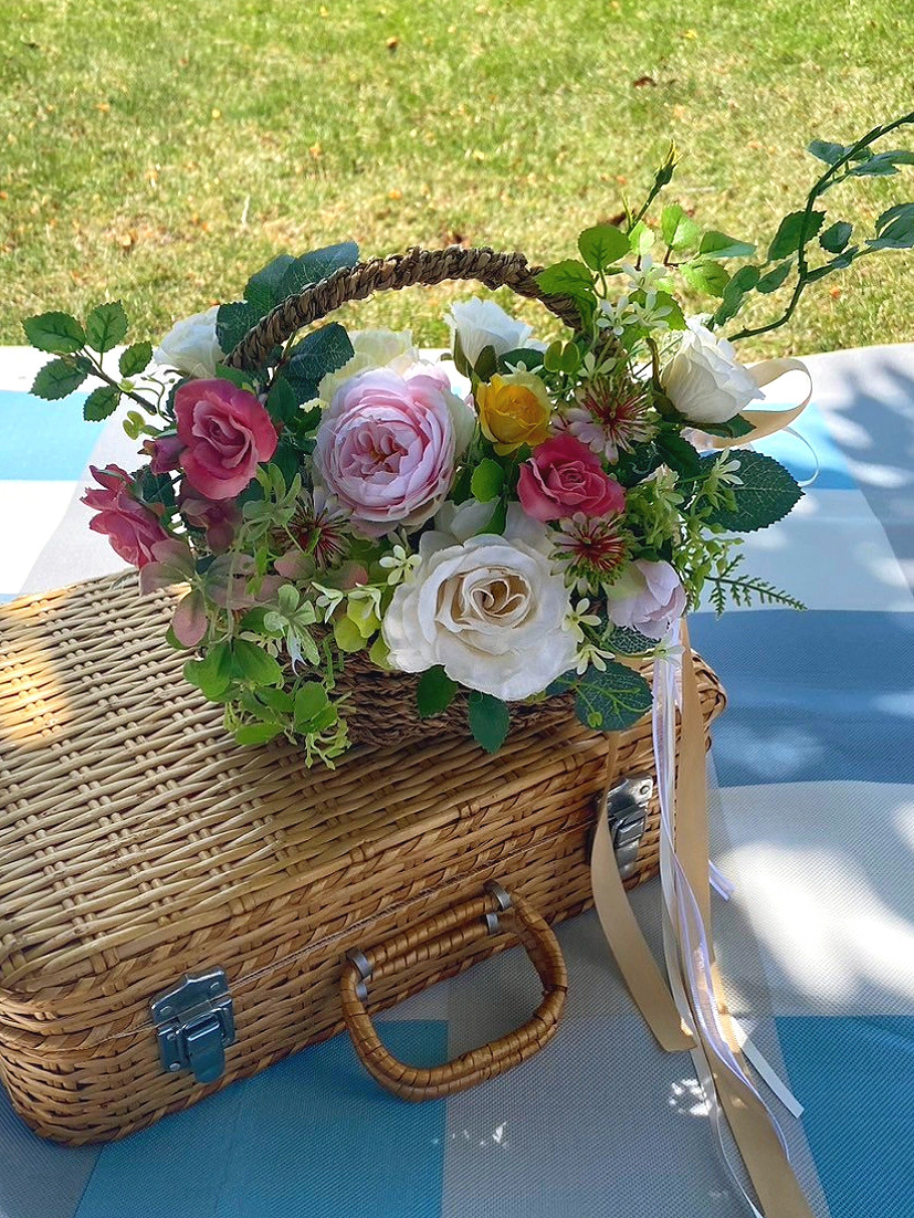 摘んだ花を集めたフラワーバスケット